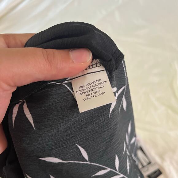 NWT Black Leaf Print Button Up Shirt Women's Plus Sz 2X - Picture 8 of 9